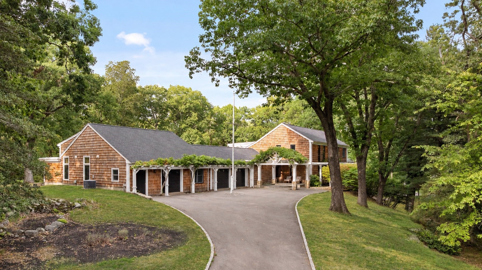 8 Evergreen Ln, Hingham, MA 02043