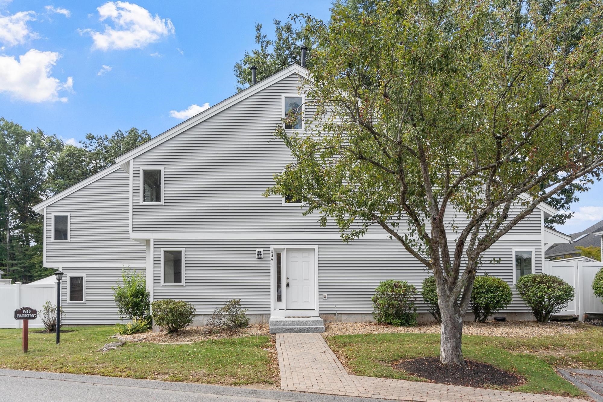 43 Meadow Pond Dr Unit A, Leominster, MA 01453
