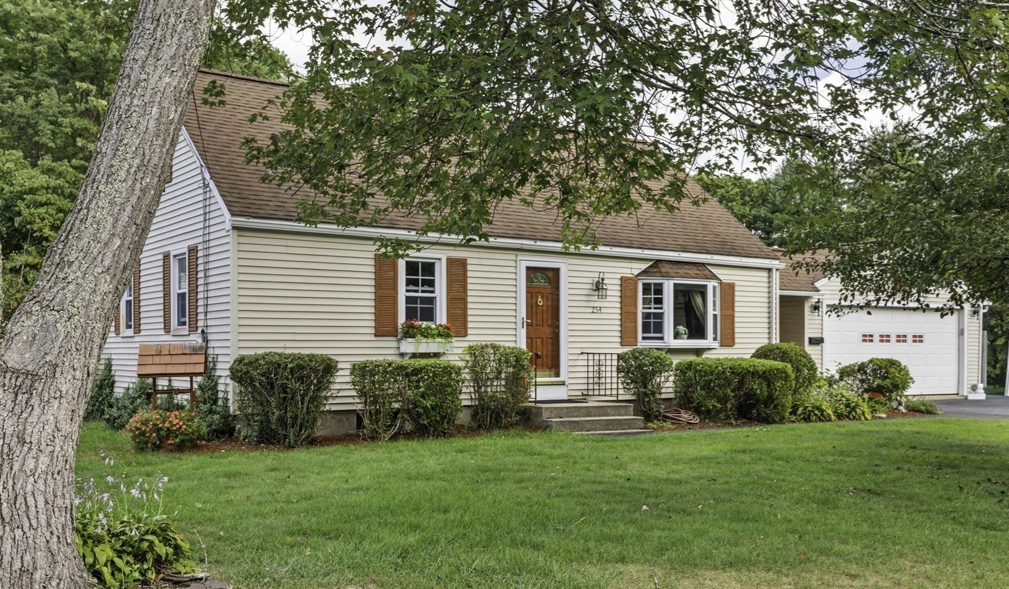 254 McCarthy Ave, Chicopee, MA 01020