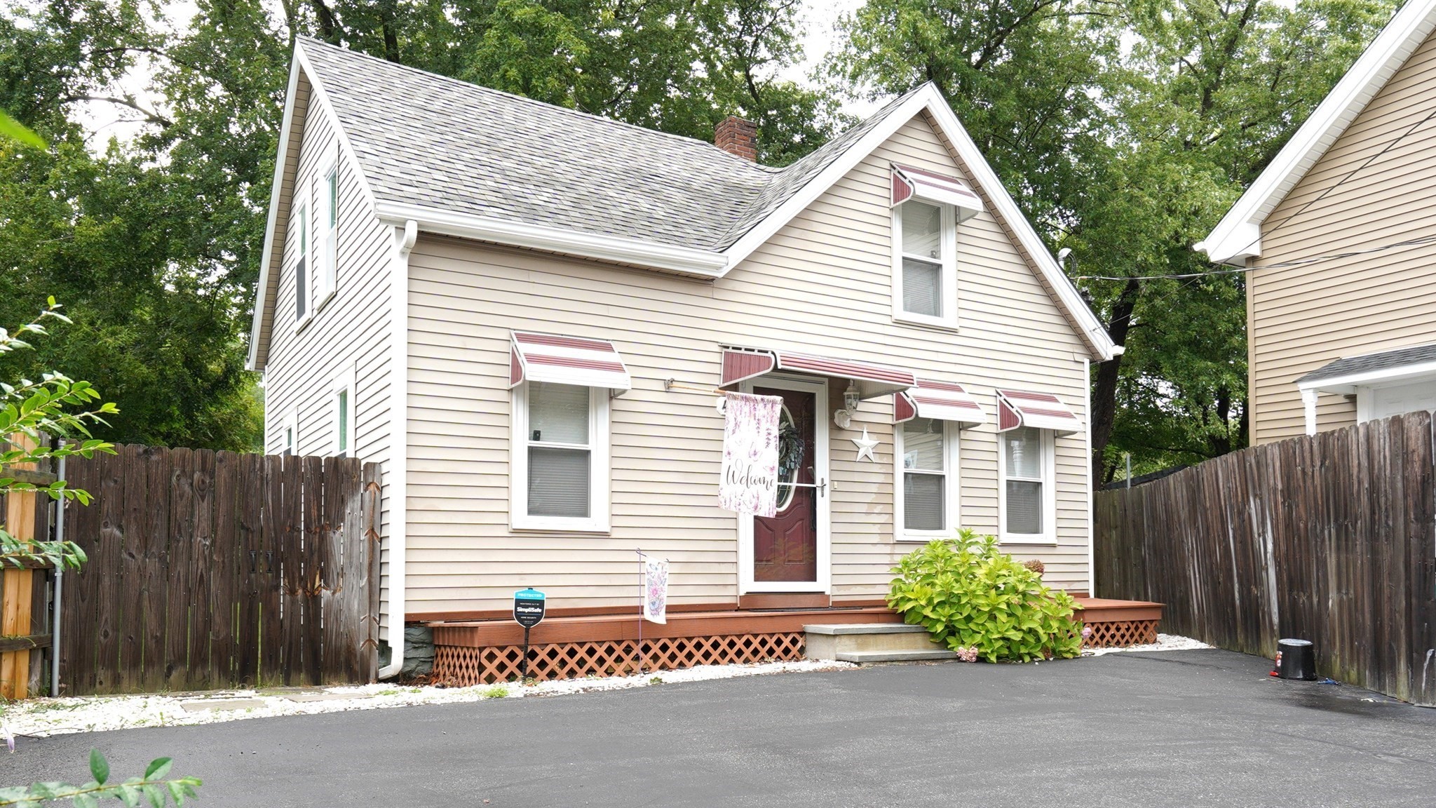 4 Phillips St, Attleboro, MA 02703