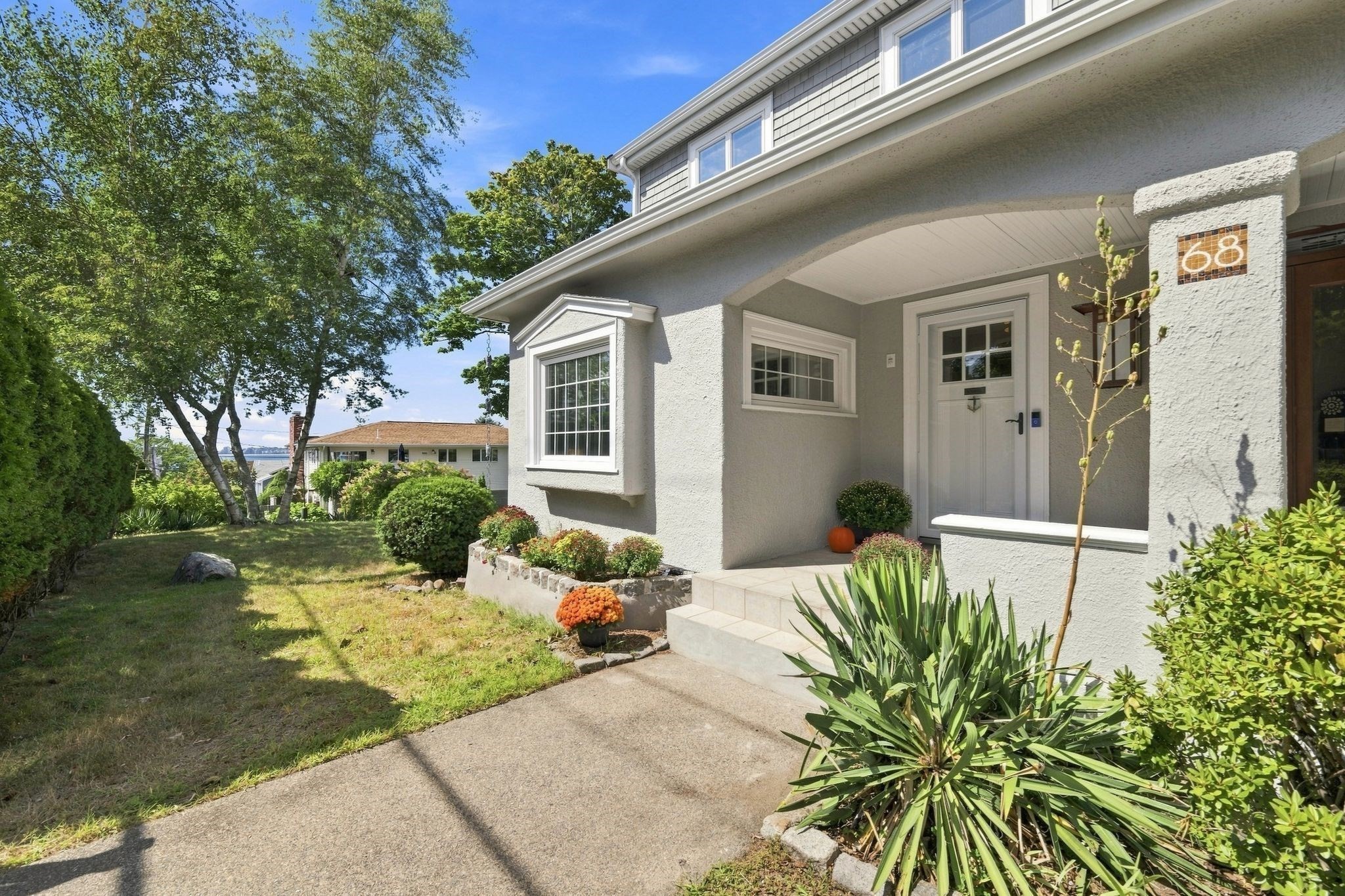 68 Gardner Rd, Nahant, MA 01908