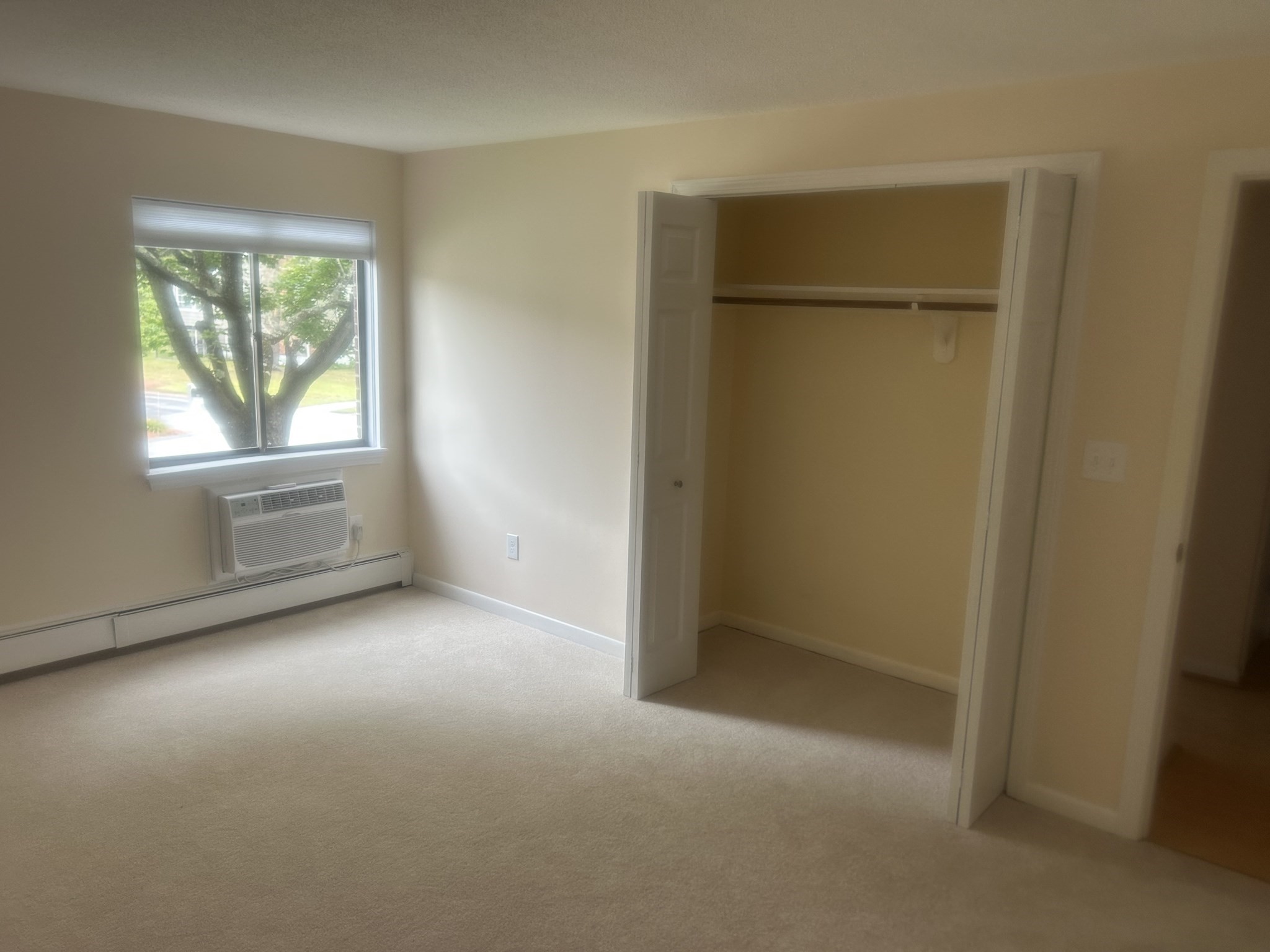 8 Hallmark Gdns Unit 5, Burlington, MA 01803