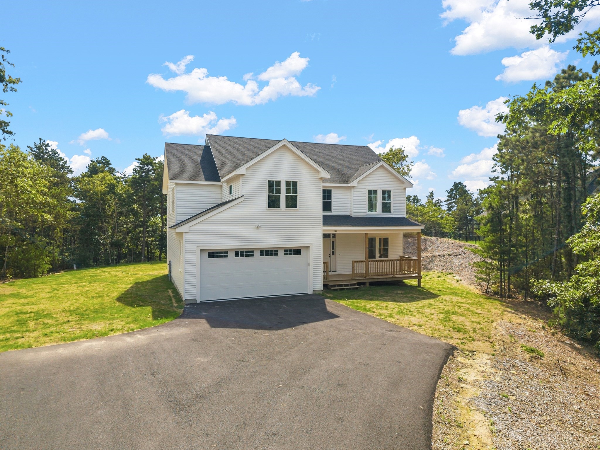 33 Seabiscuit Dr, Plymouth, MA 02360