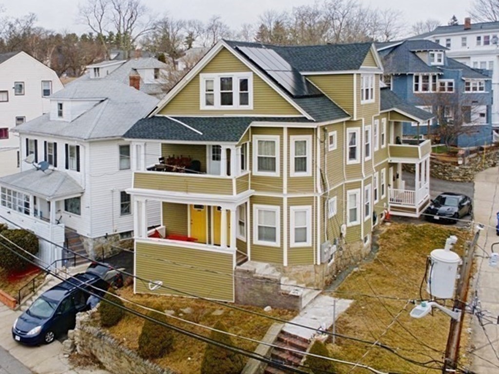 203 Saratoga St, Lawrence, MA 01841