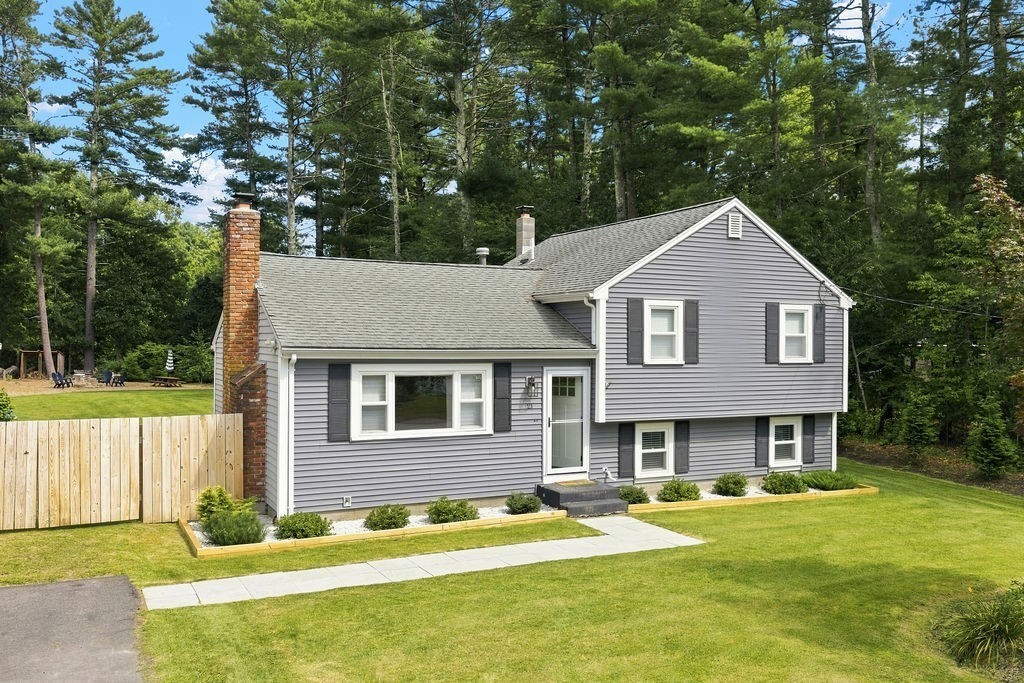 21 Great Meadow Dr, Carver, MA 02330