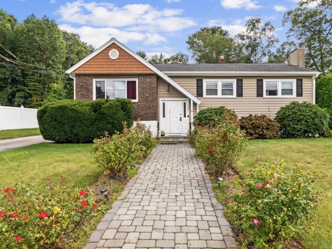17 Acorn Dr, Randolph, MA 02368