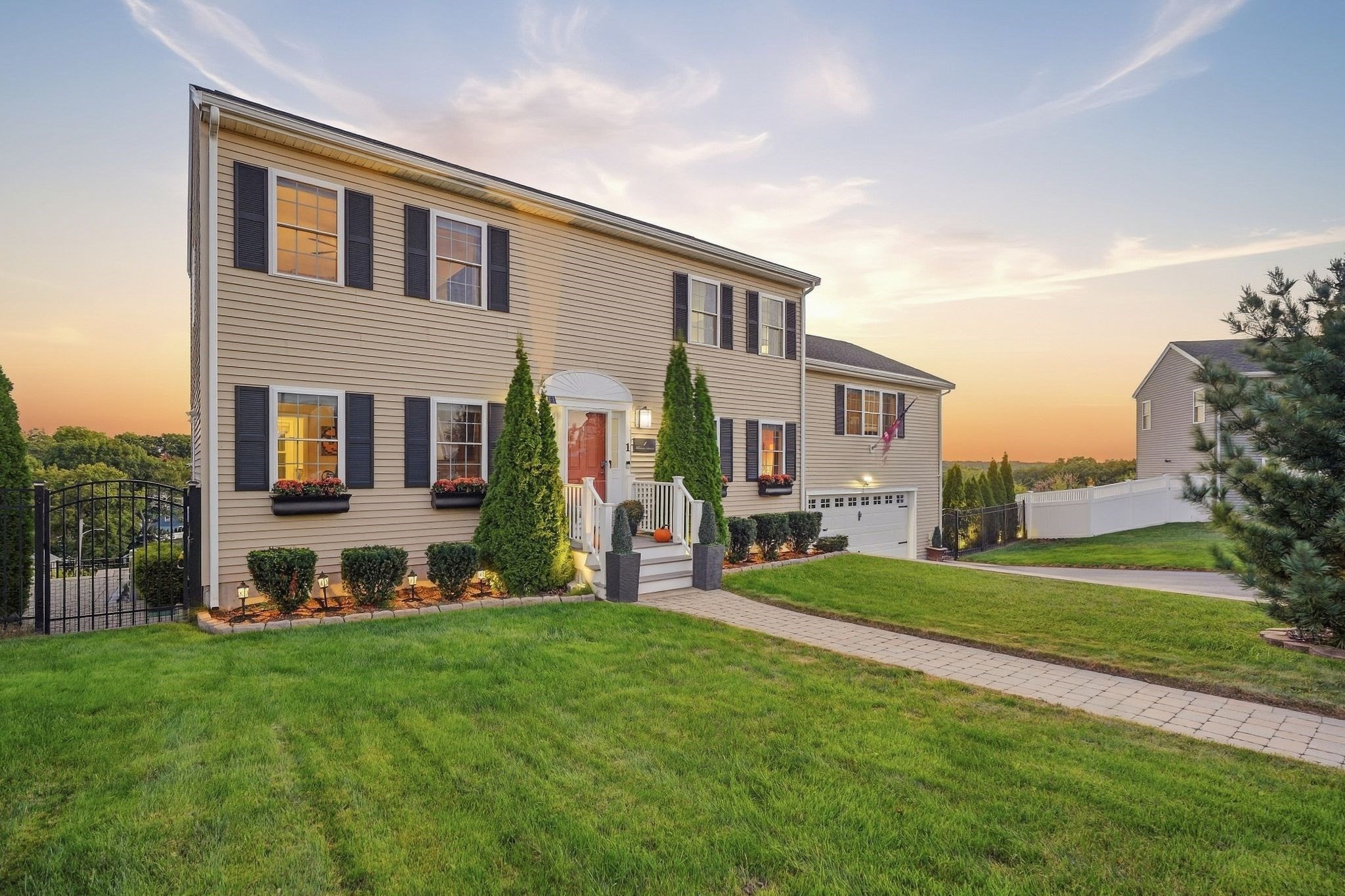 1 Tsitsinos Dr, Peabody, MA 01906