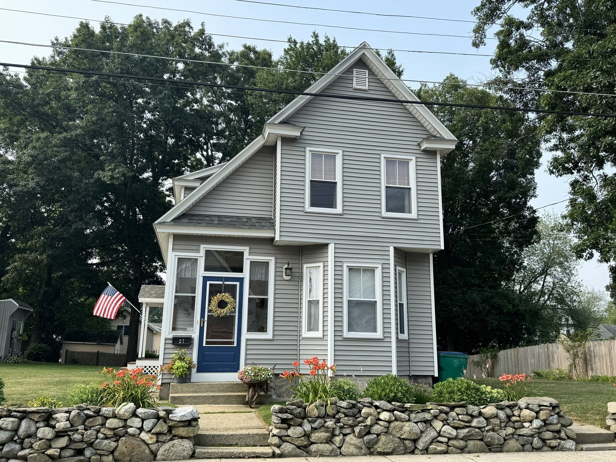 27 Dayton St, Lowell, MA 01852
