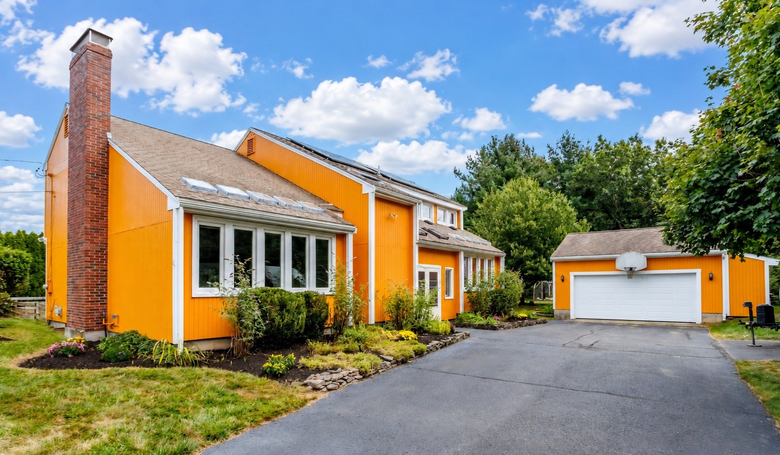 27 Lee St, Lancaster, MA 01523