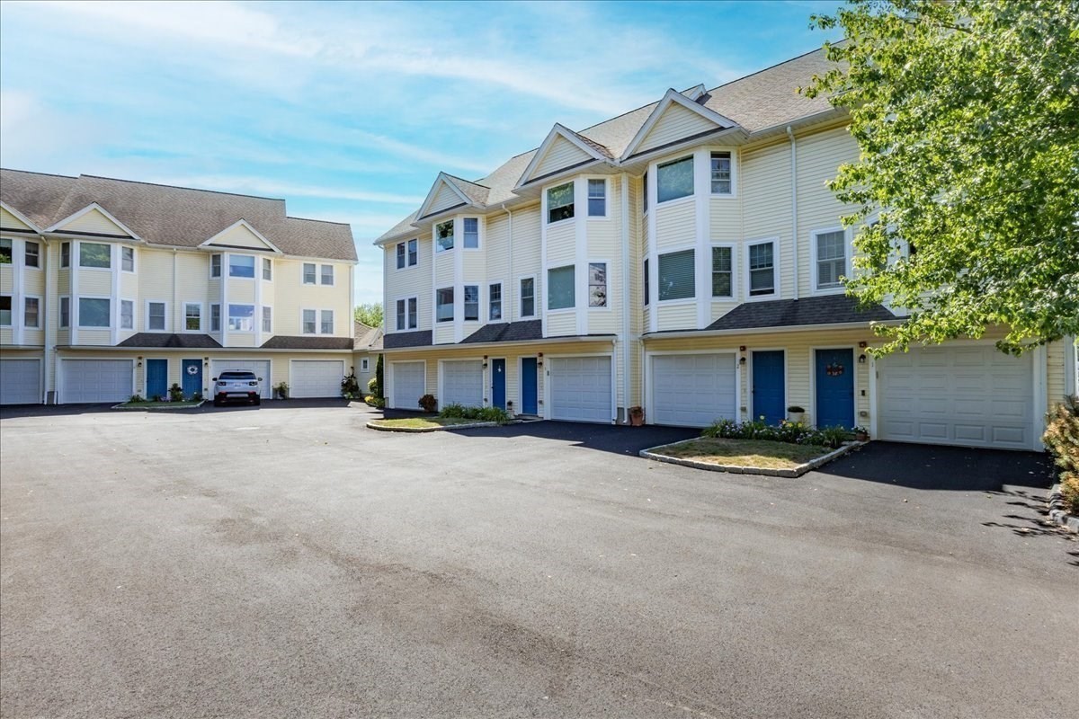 14 Roundy St Unit 4, Beverly, MA 01915