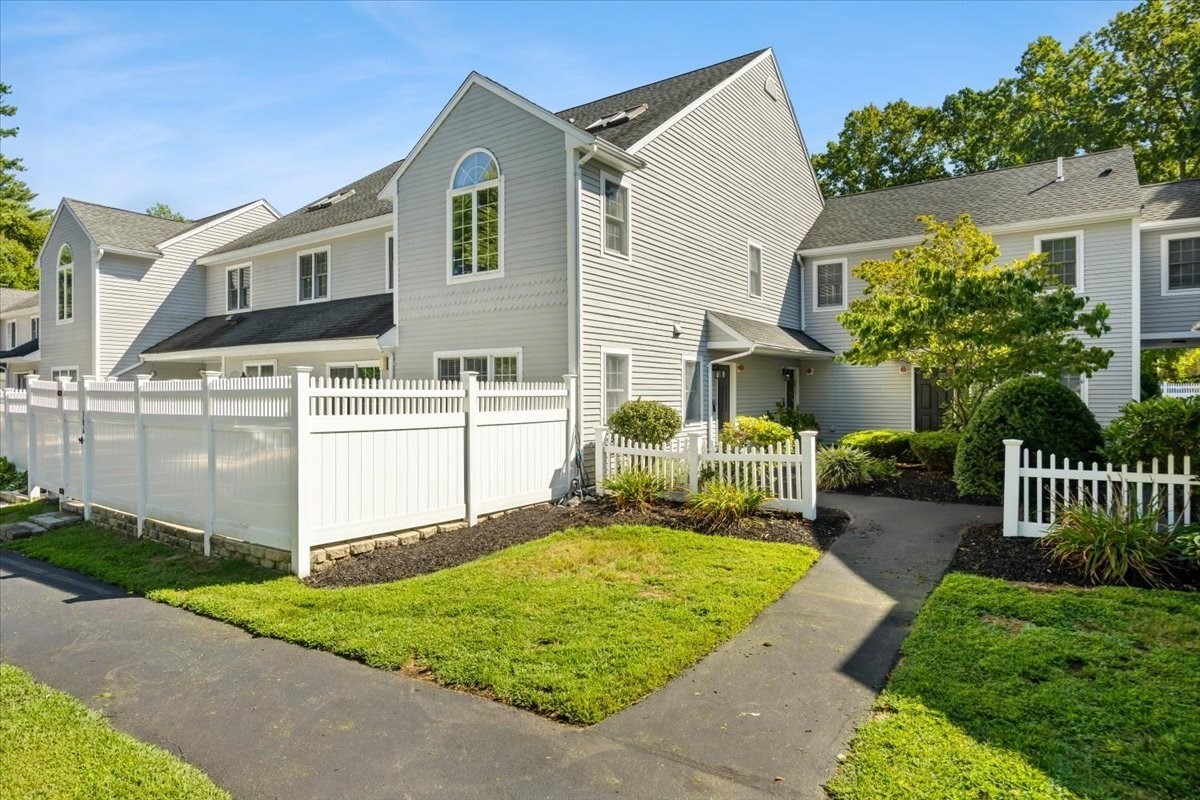 125 Highland St Unit 306, Taunton, MA 02780
