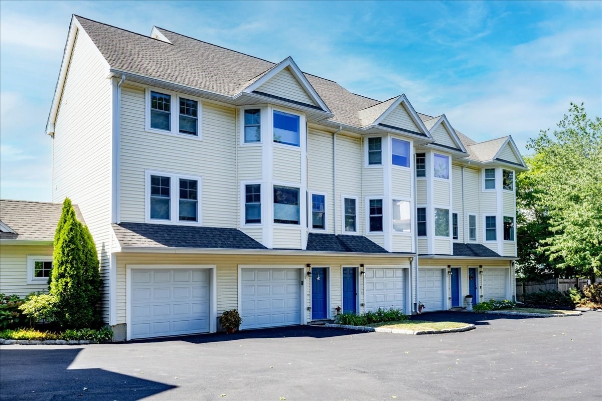 14 Roundy St Unit 4, Beverly, MA 01915