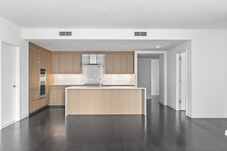 150 Seaport Blvd