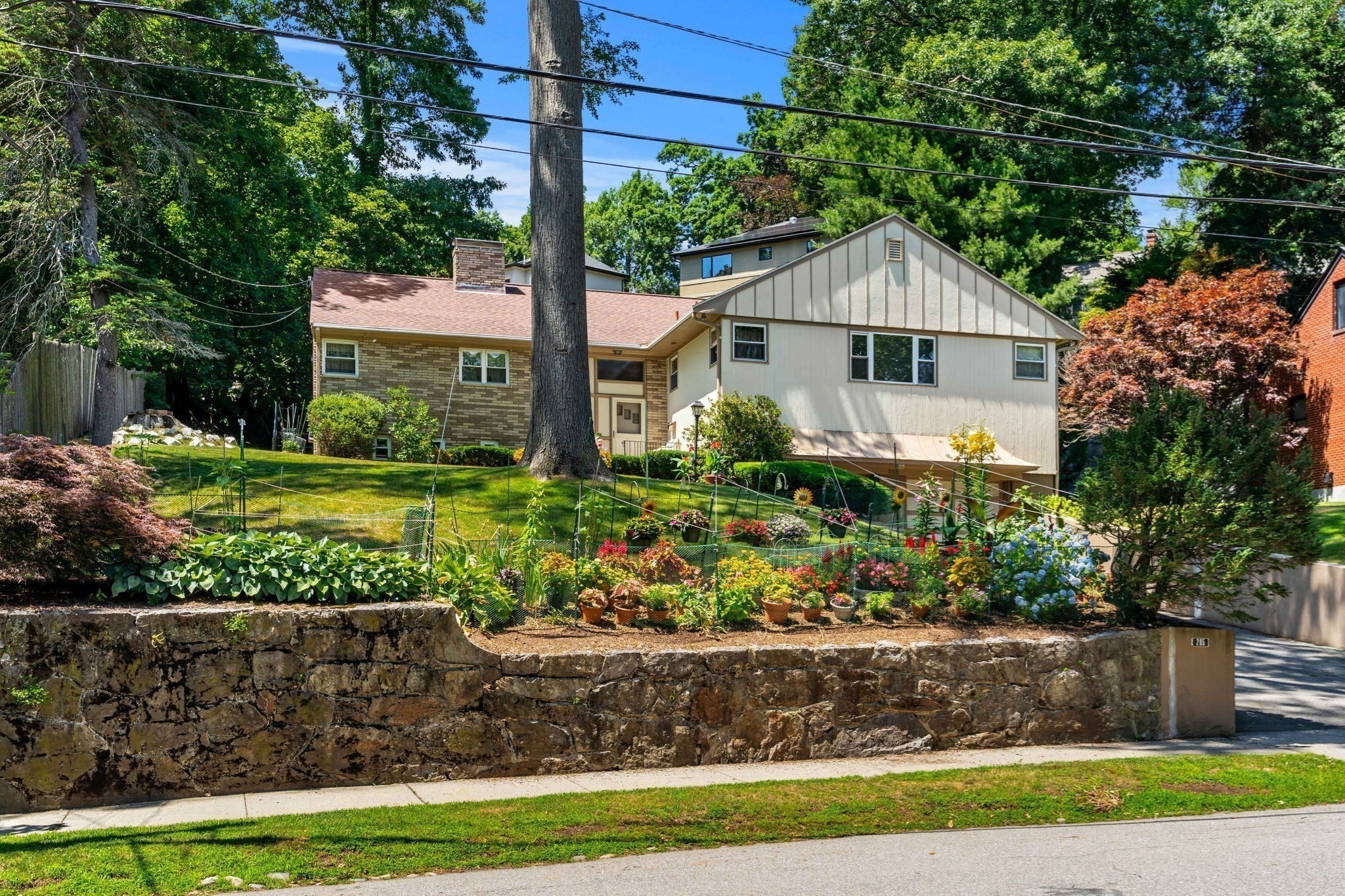 205 Gardner Rd, Brookline, MA 02445