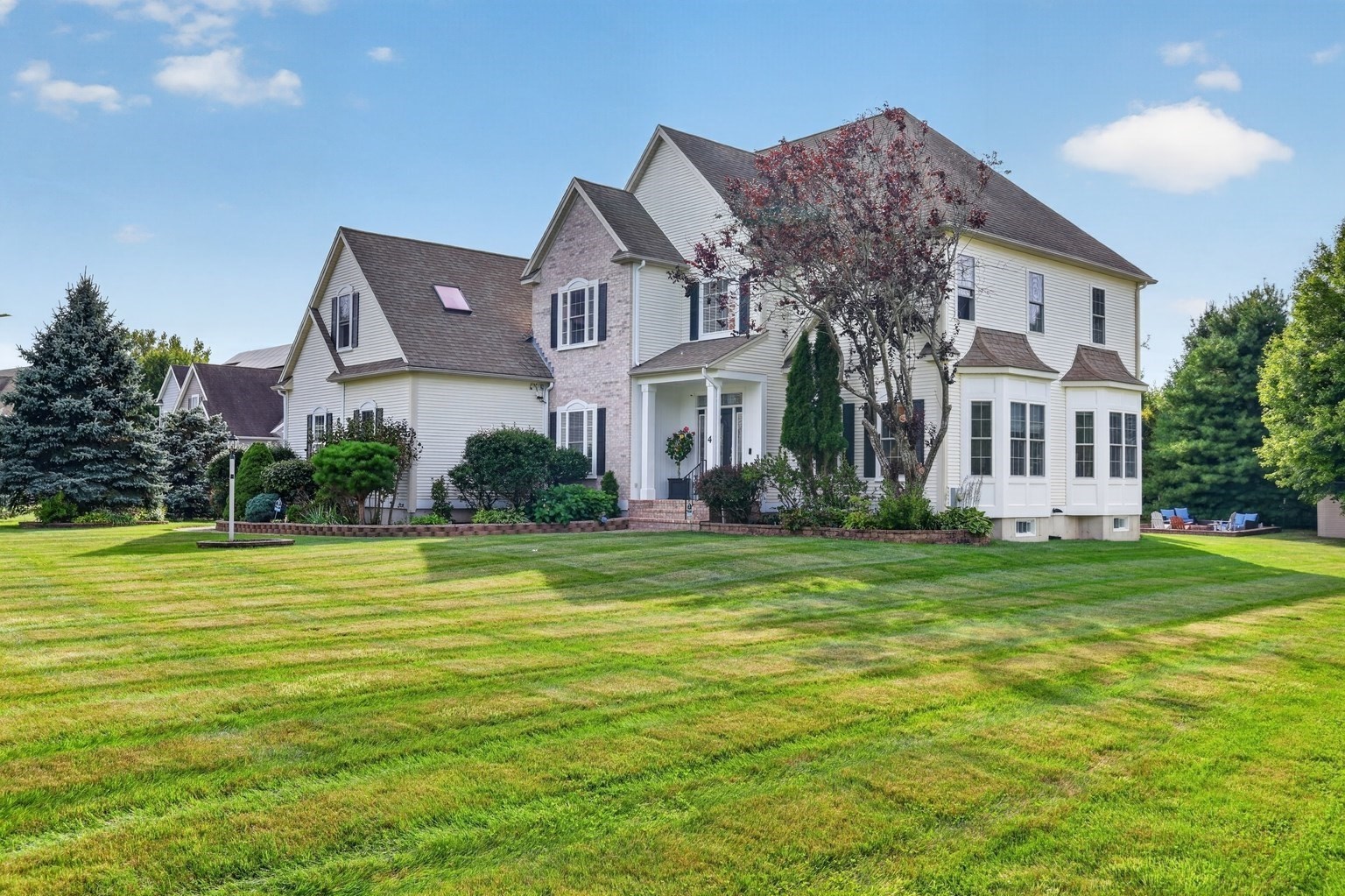4 Iarussi Way, Medway, MA 02053