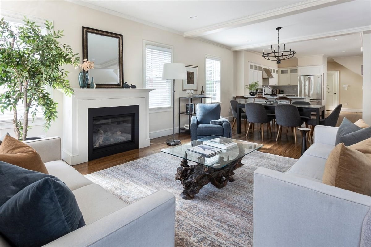 17 Davis Ave. Unit 1, Brookline, MA 02445