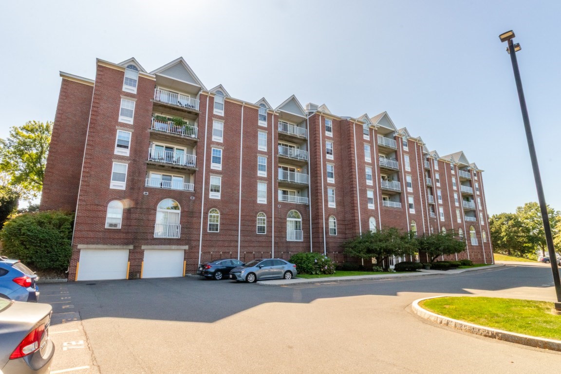 100 Boatswains Way Unit 308, Chelsea, MA 02150