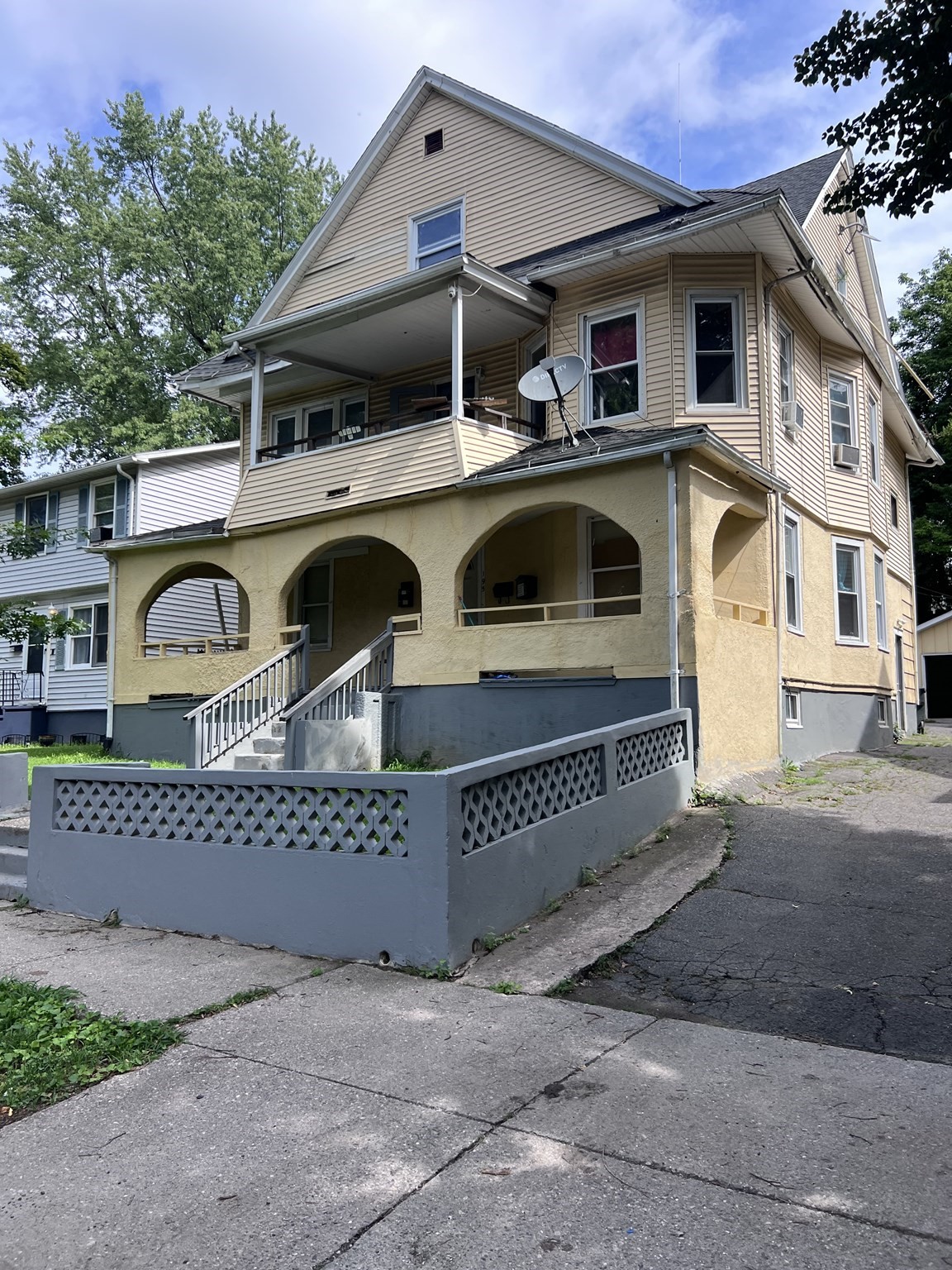 195 Massaoit St., Springfield, MA 01107