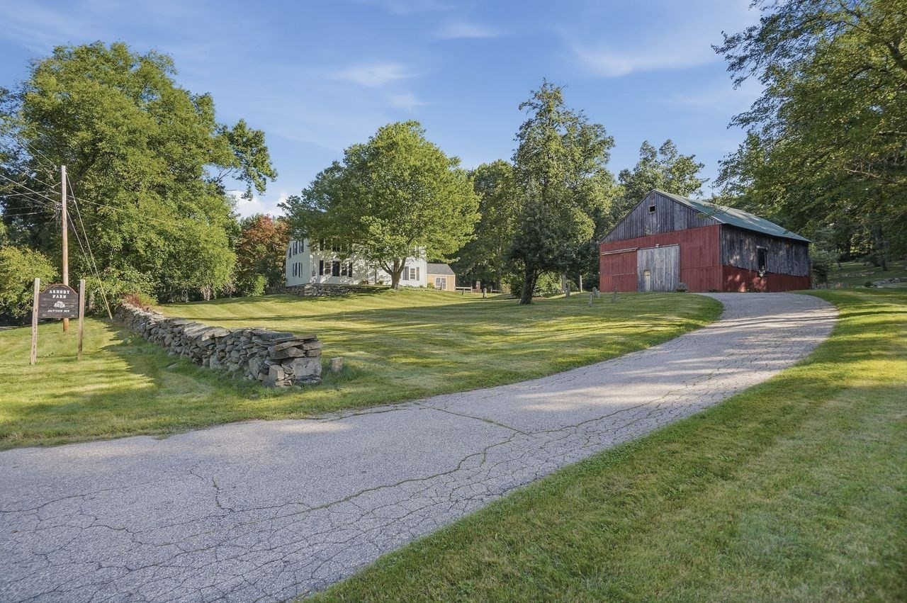 67 Stone School Road, Sutton, MA 01590