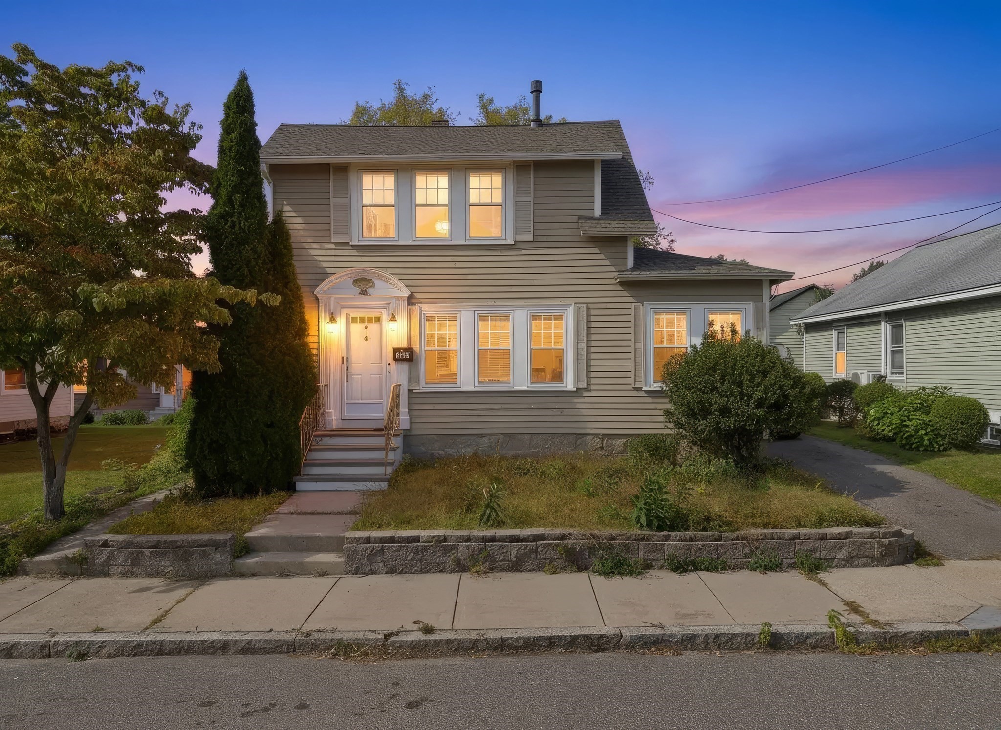 125 Upham St, Lowell, MA 01851