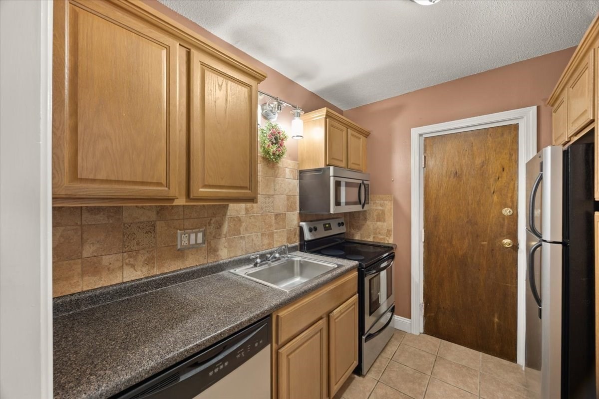 97 Colonel Bell Dr Unit 1, Brockton, MA 02301 - Image 11