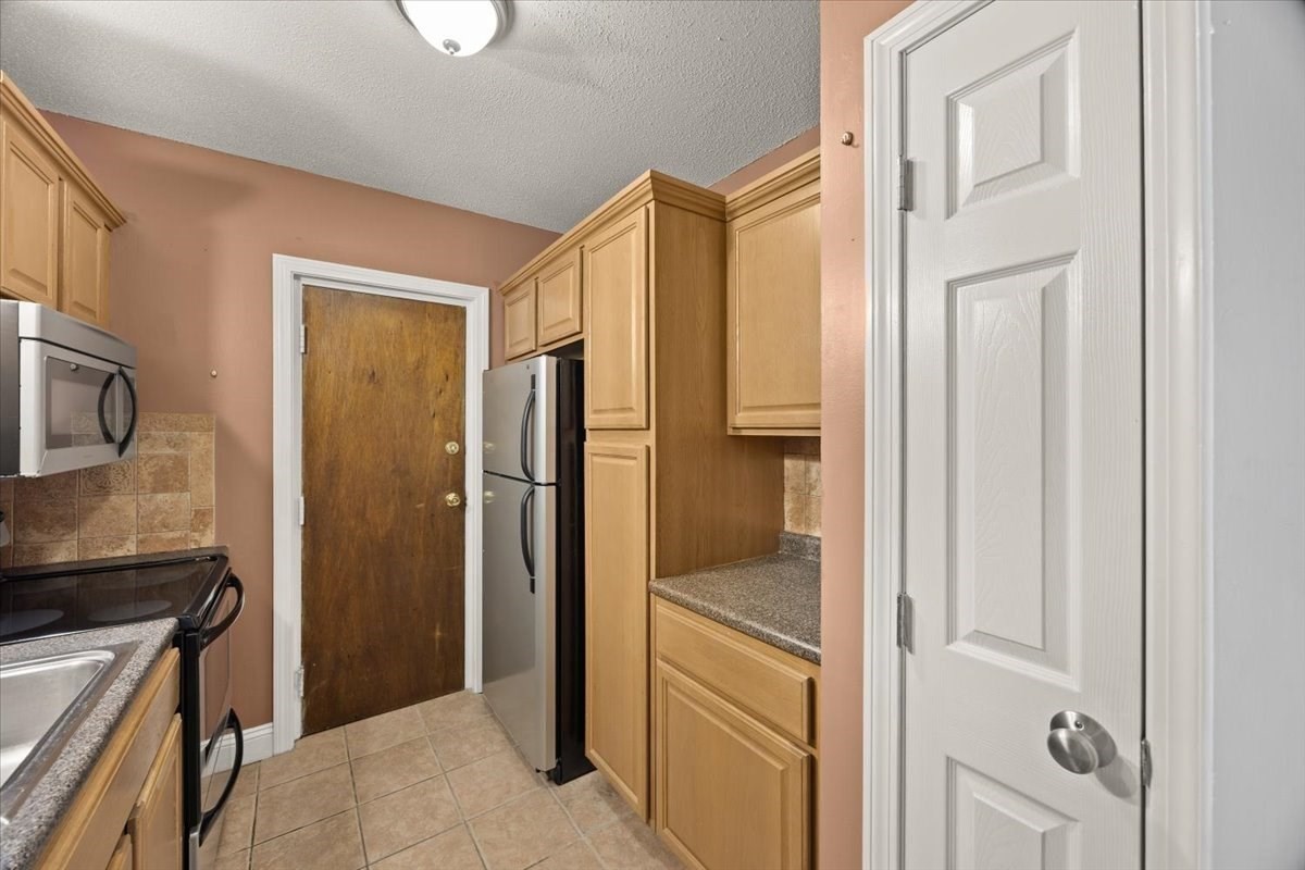 97 Colonel Bell Dr Unit 1, Brockton, MA 02301 - Image 10