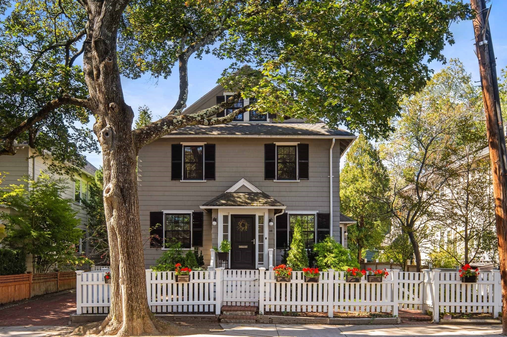 86 Grozier Rd, Cambridge, MA 02138