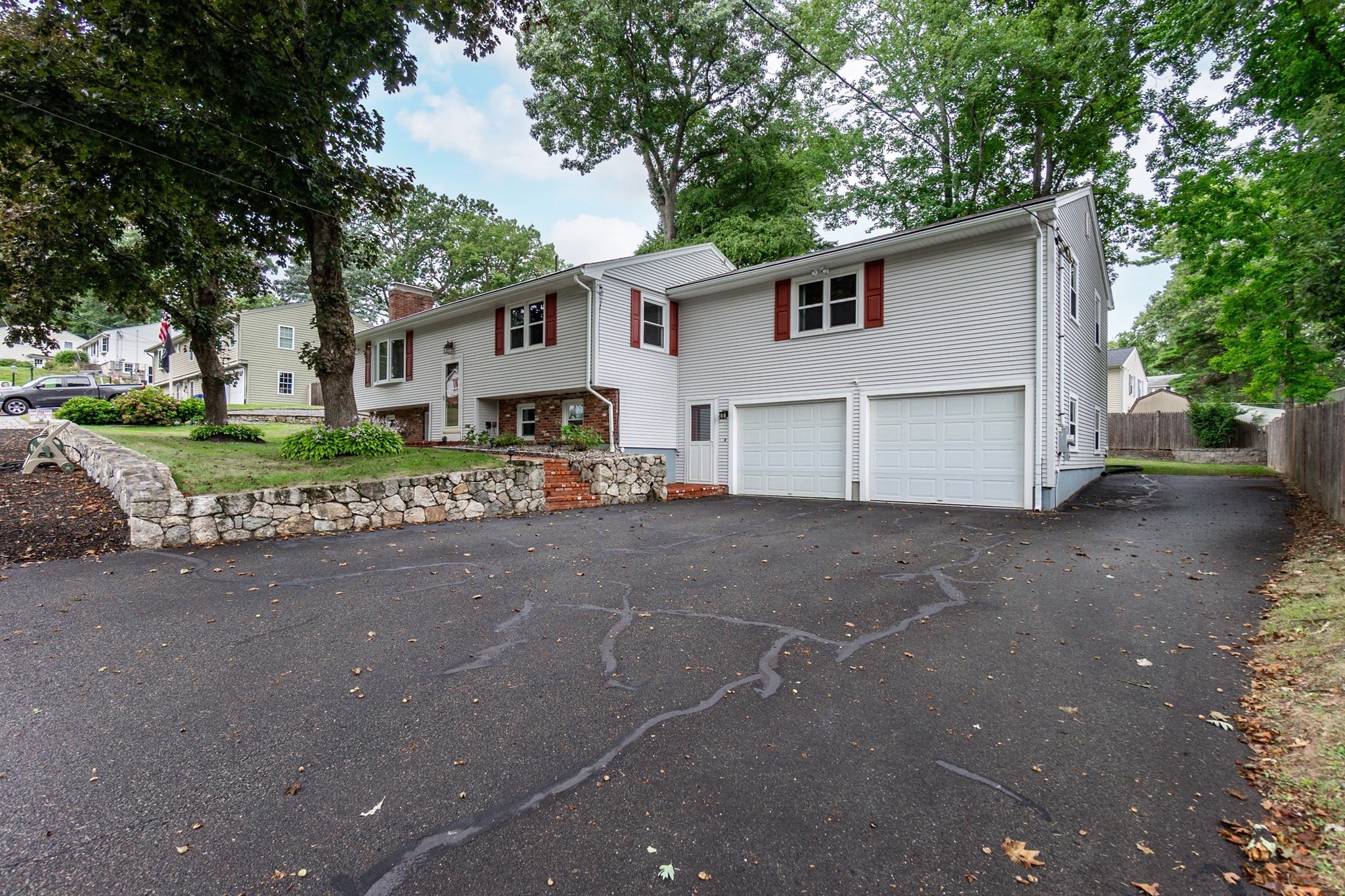 7 Stoney Brook Ln, Milford, MA 01757
