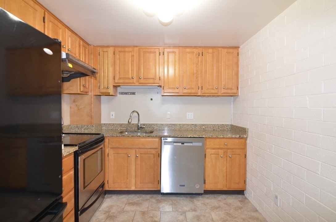 185 Quincy Shore Dr Unit 32, Quincy, MA 02171