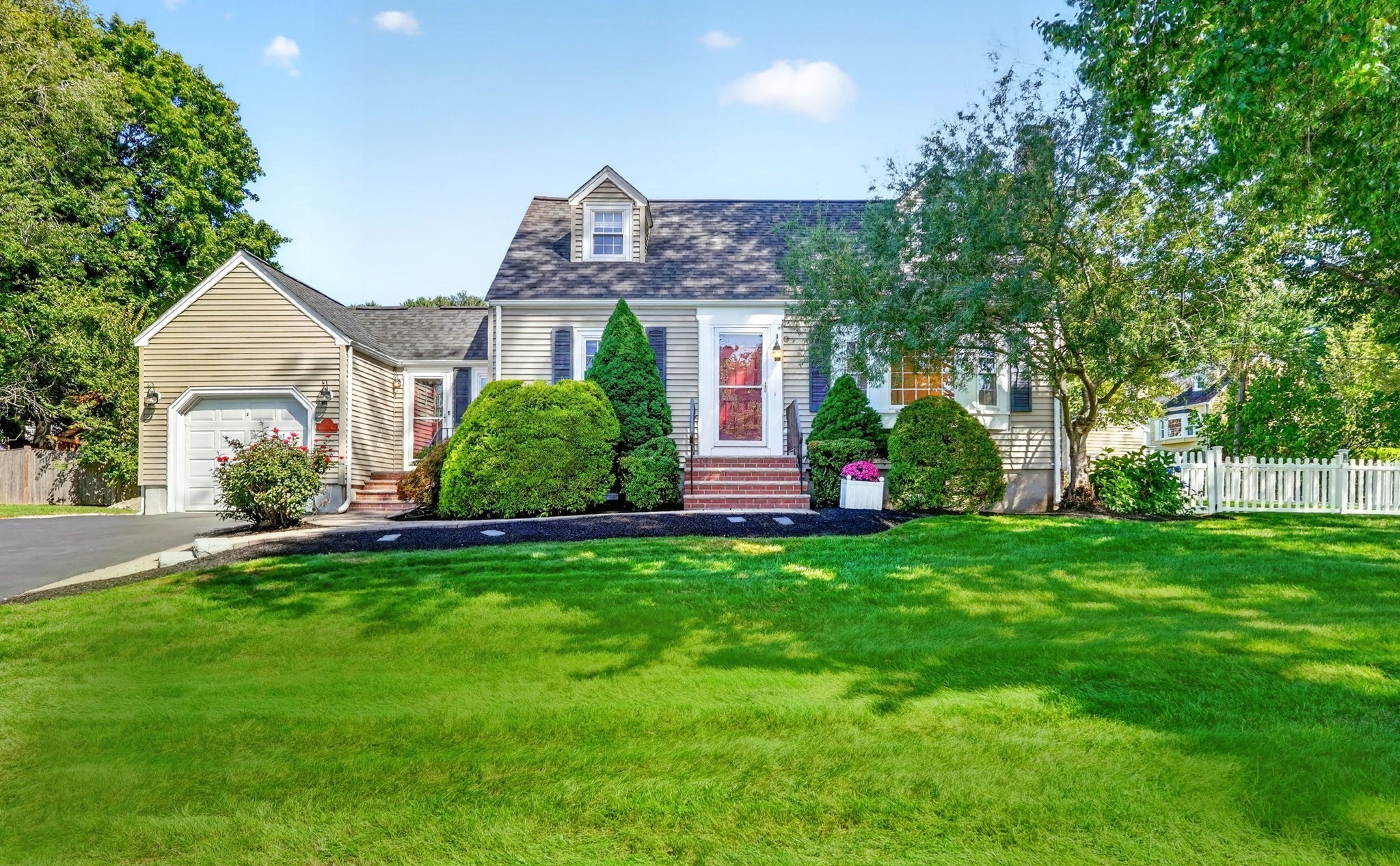 8 Sunnyfield Road, Bedford, MA 01730
