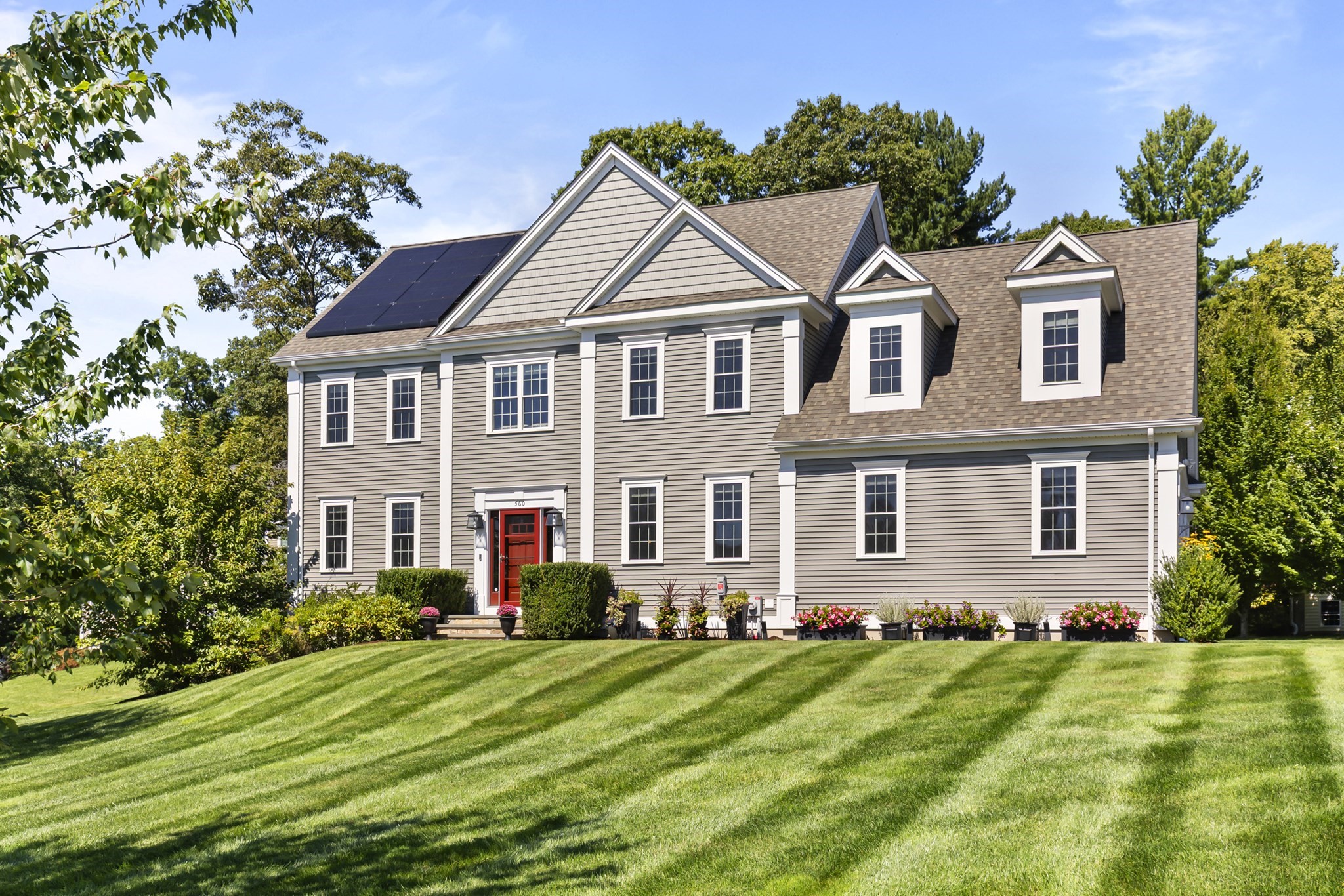 560 Shining Rock Dr, Northbridge, MA 01534