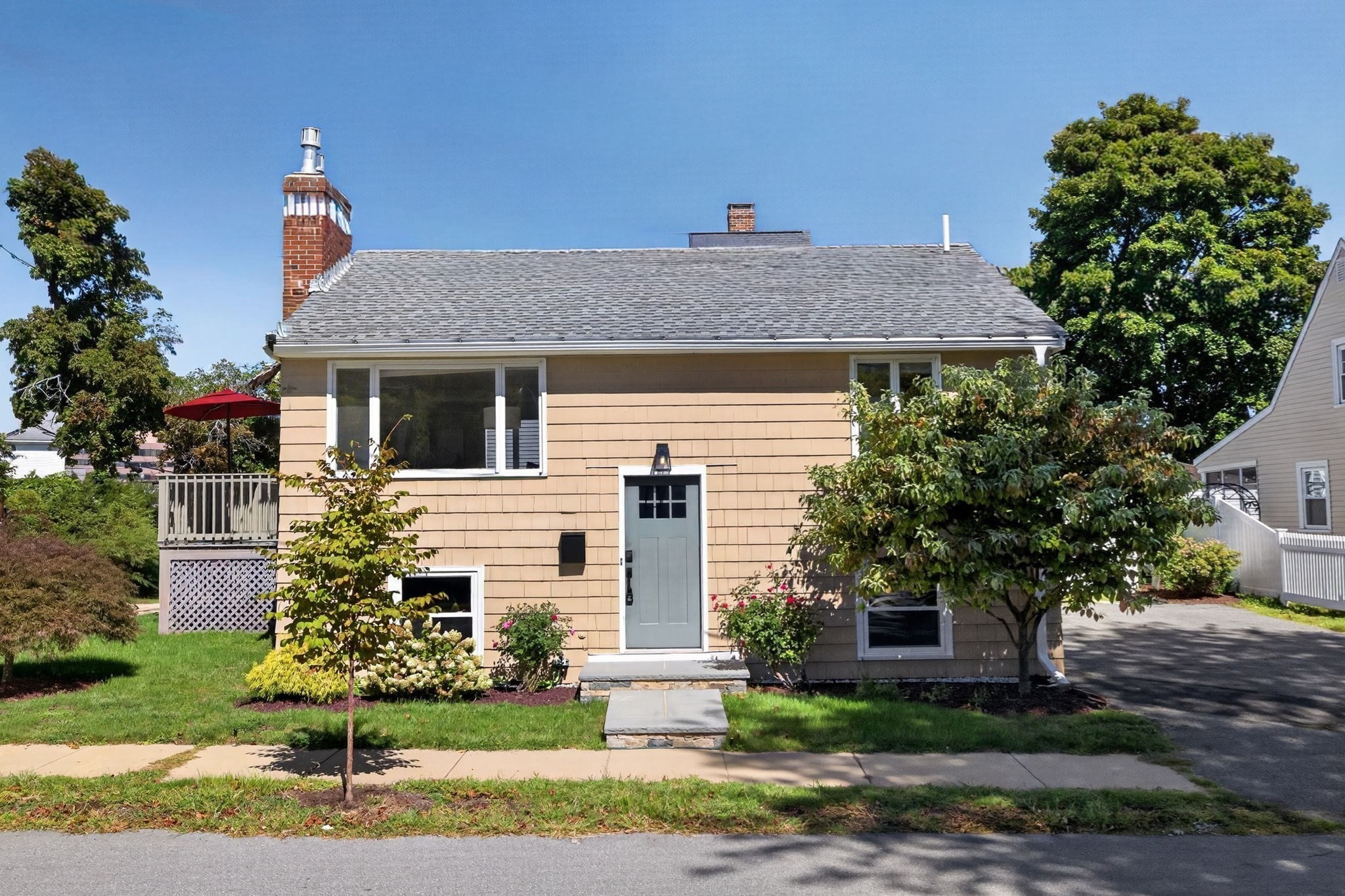 95 Winthrop St, Waltham, MA 02453