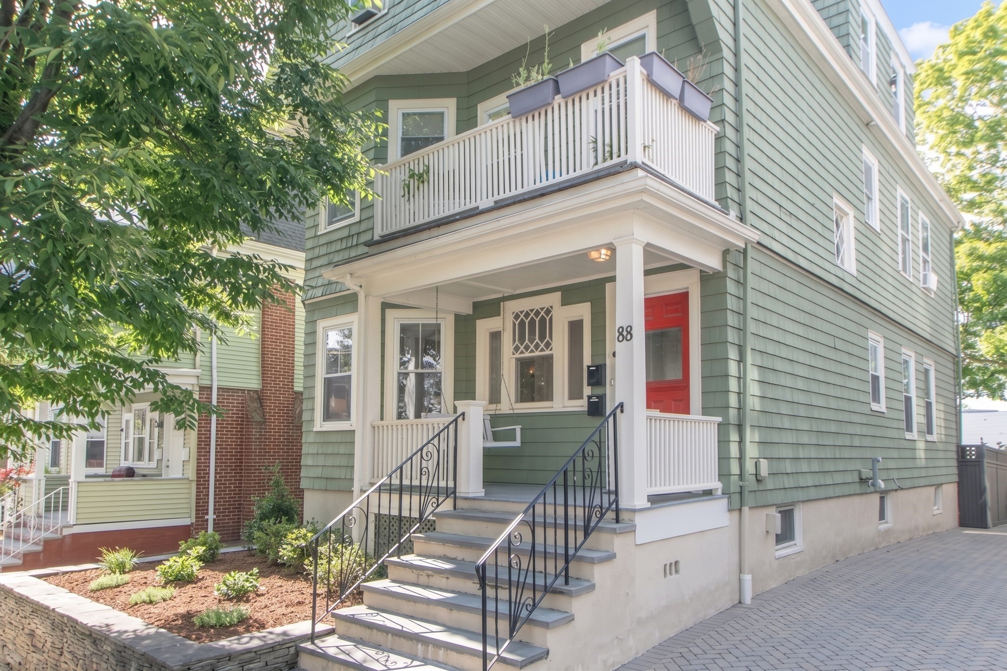 88 Bartlett St Unit 1, Somerville, MA 02145