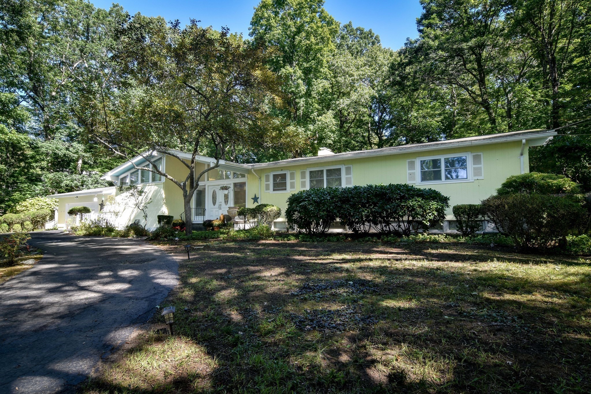 9 Raleigh Rd, Dover, MA 02030
