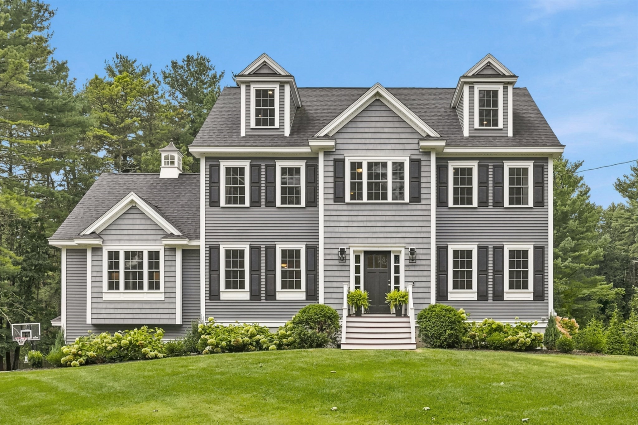79 Woburn St, Andover, MA 01810