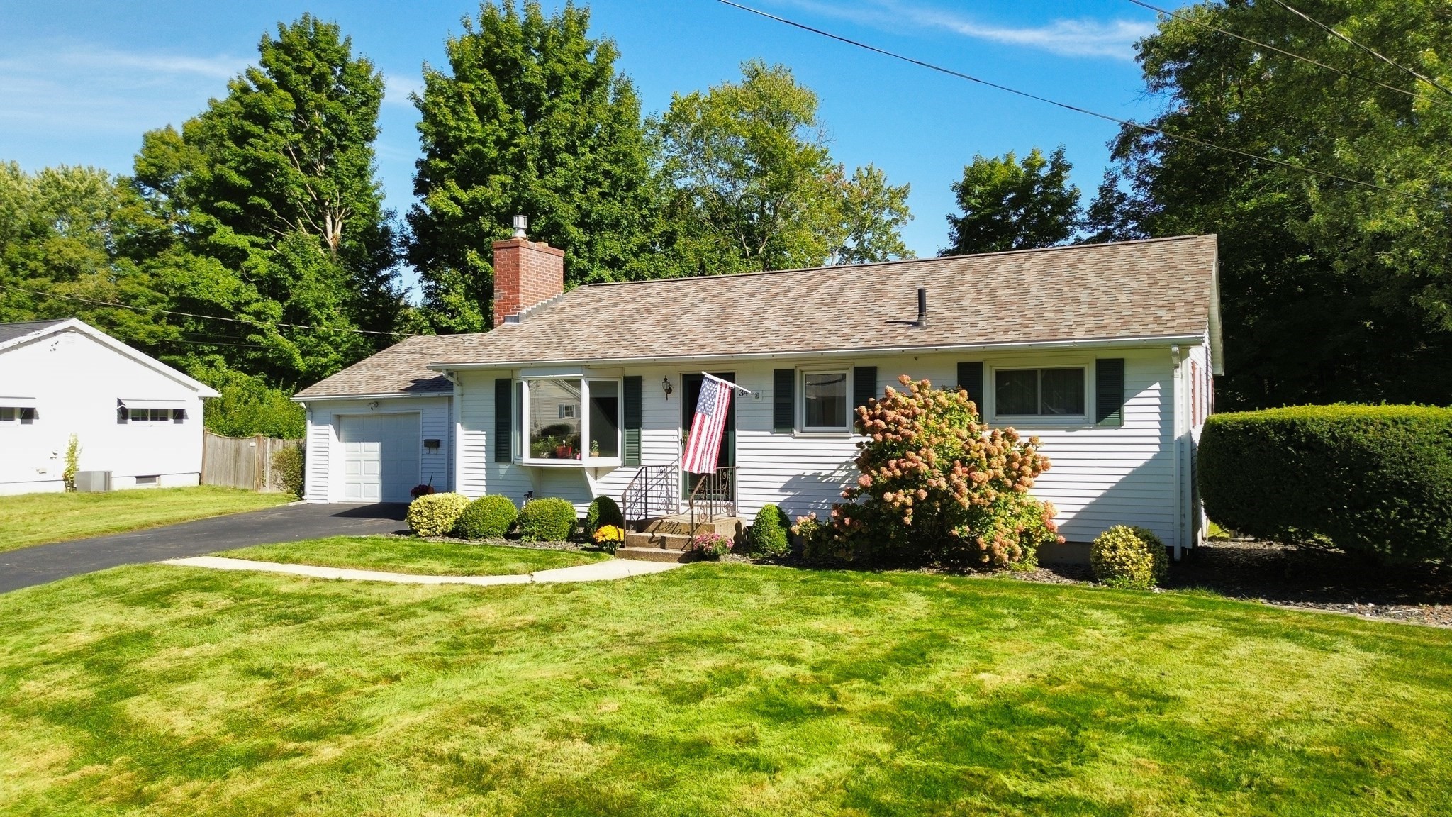 34 Bray Park Dr, Holyoke, MA 01040