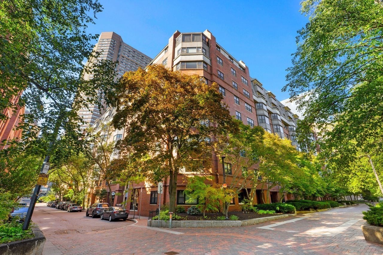 16 Harcourt Unit 9F, Back Bay, Boston, MA 02116