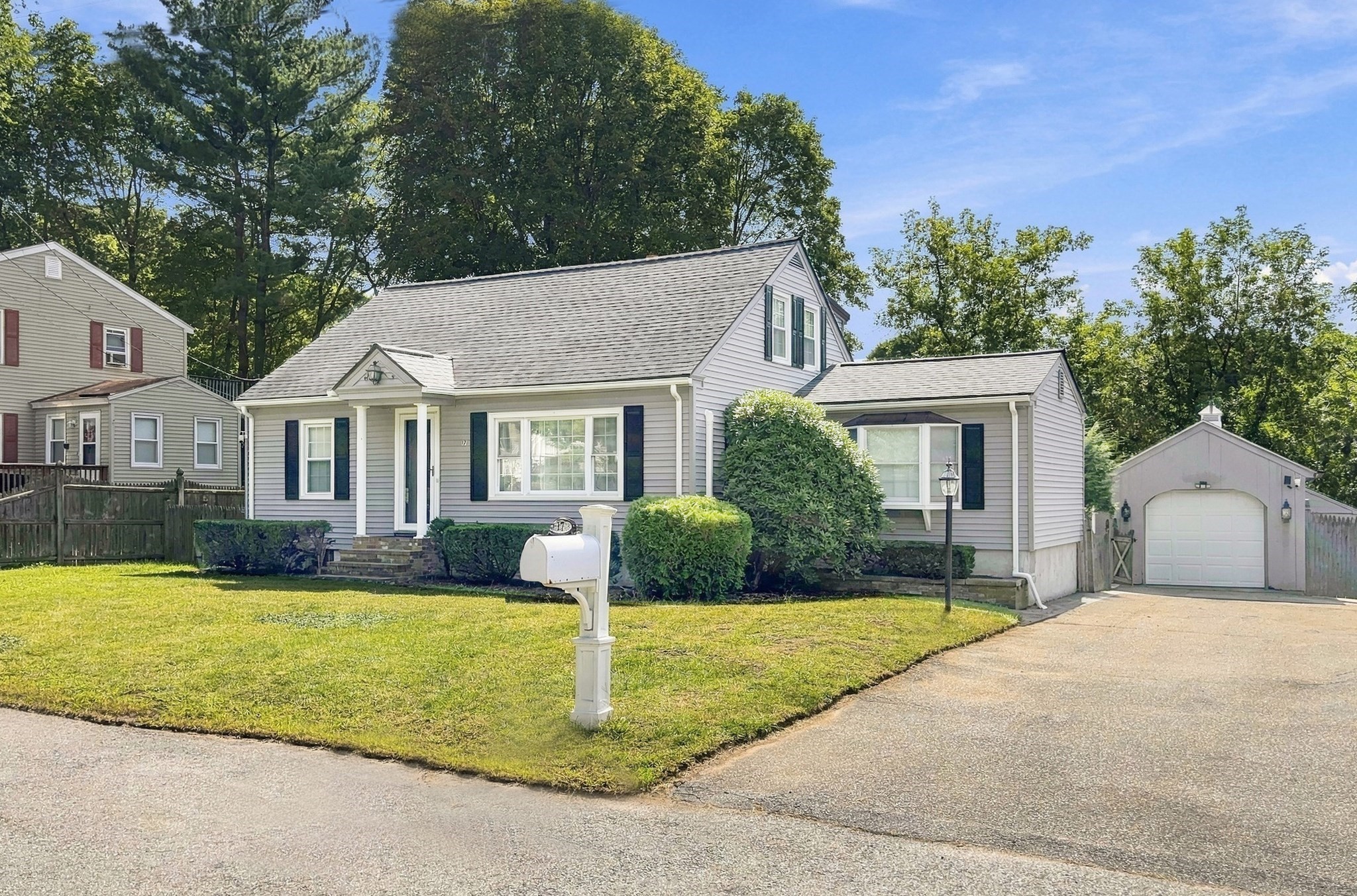 17 Elise Ave, Dracut, MA 01826
