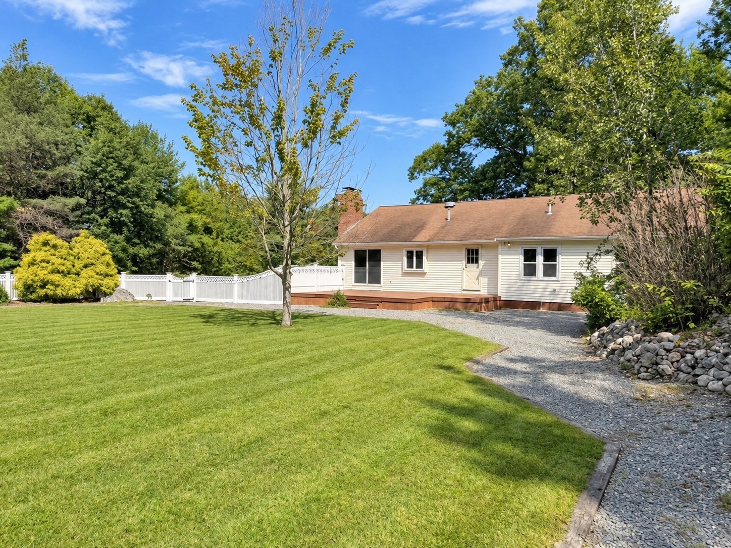 75 Desert Brook Rd, Wrentham, MA 02093