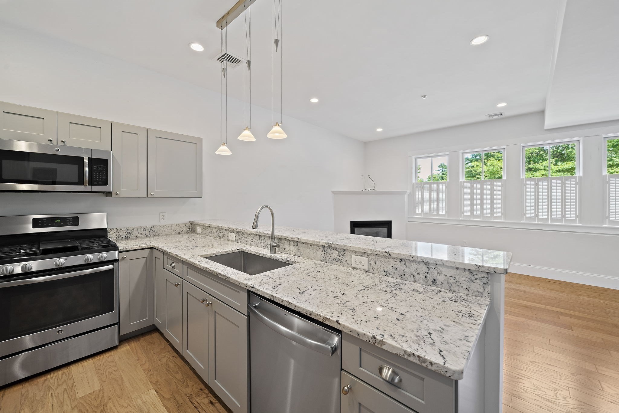 599 Washington St Unit 12, Pembroke, MA 02359