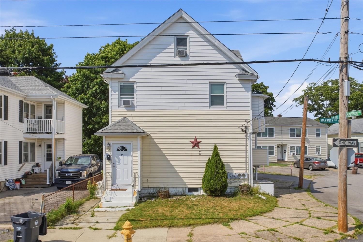 44 Warwick Rd, Pawtucket, RI 02861