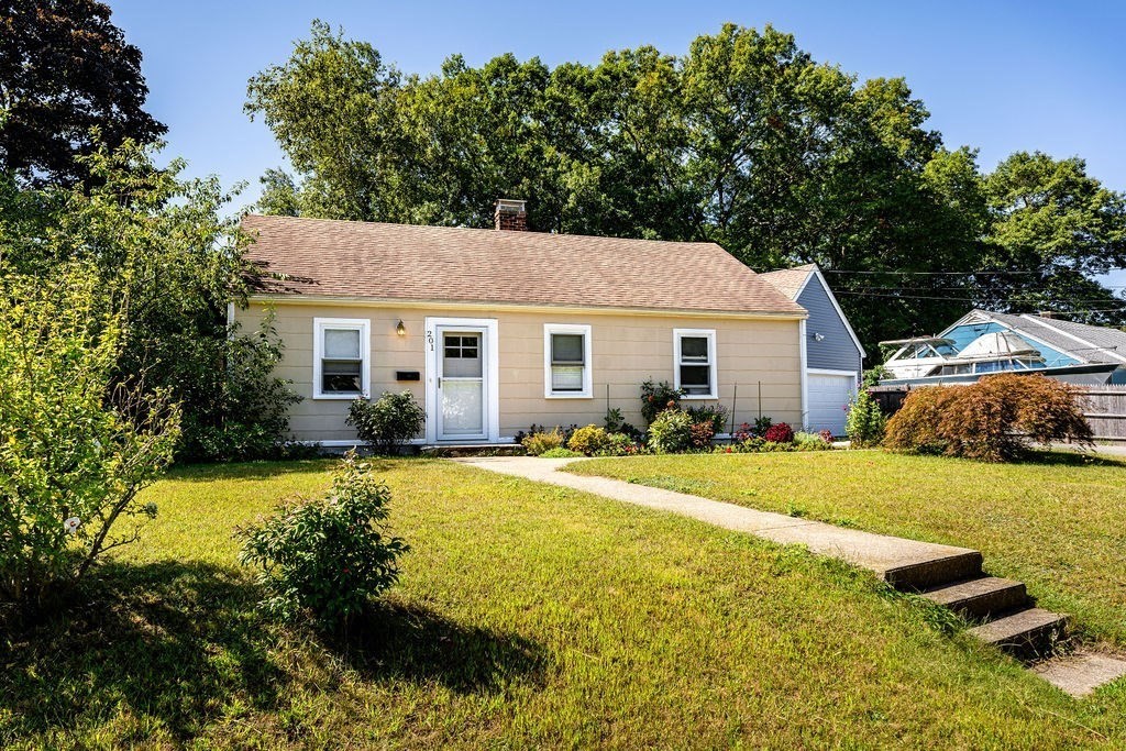 201 Stoughton St, Stoughton, MA 02072