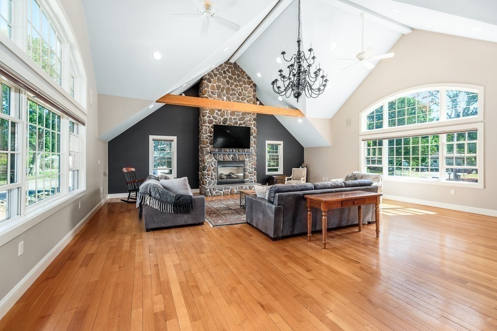 44 Warren St, Georgetown, MA 01833