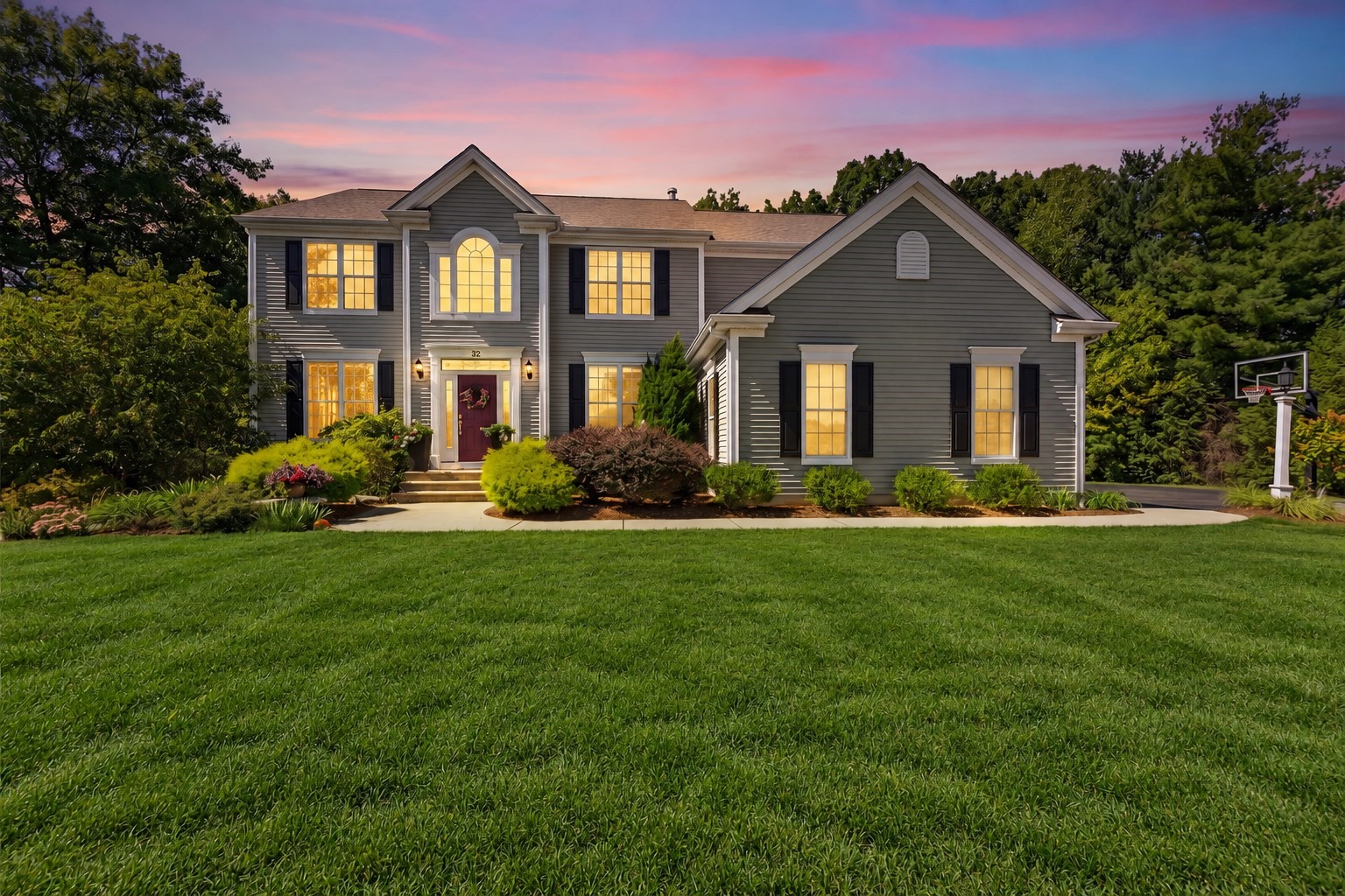 32 Howarth Dr, Upton, MA 01568