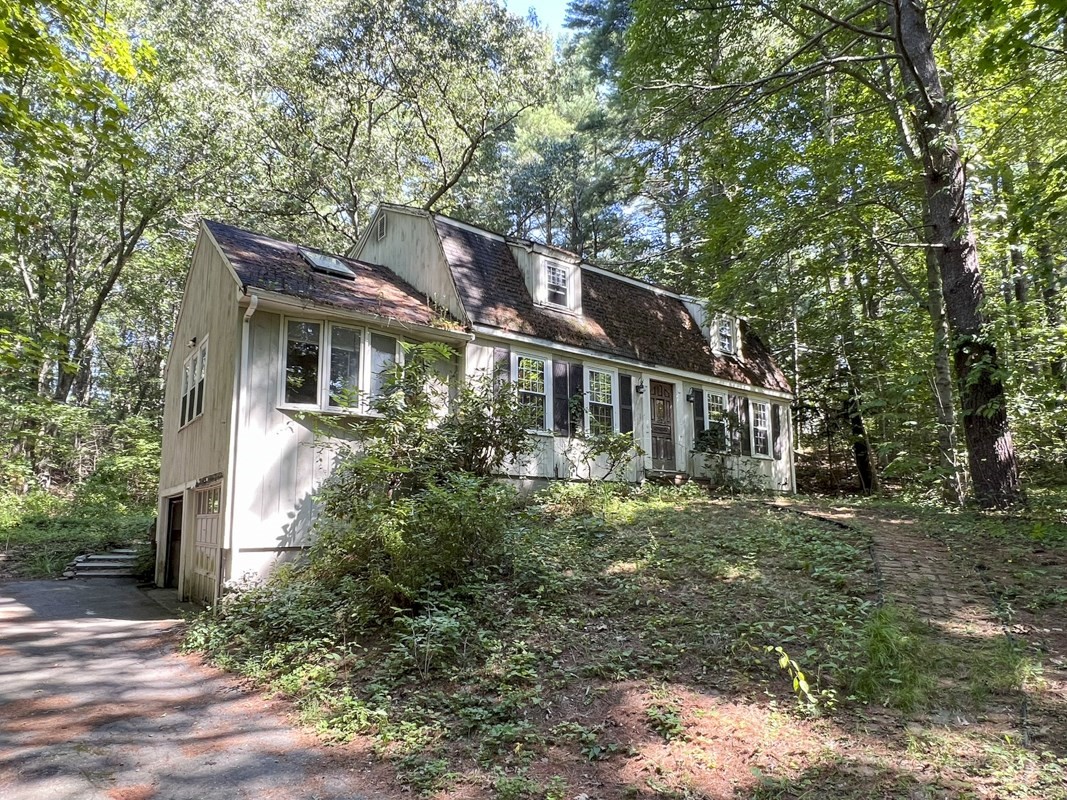 94 Mountain Ave, Pembroke, MA 02359