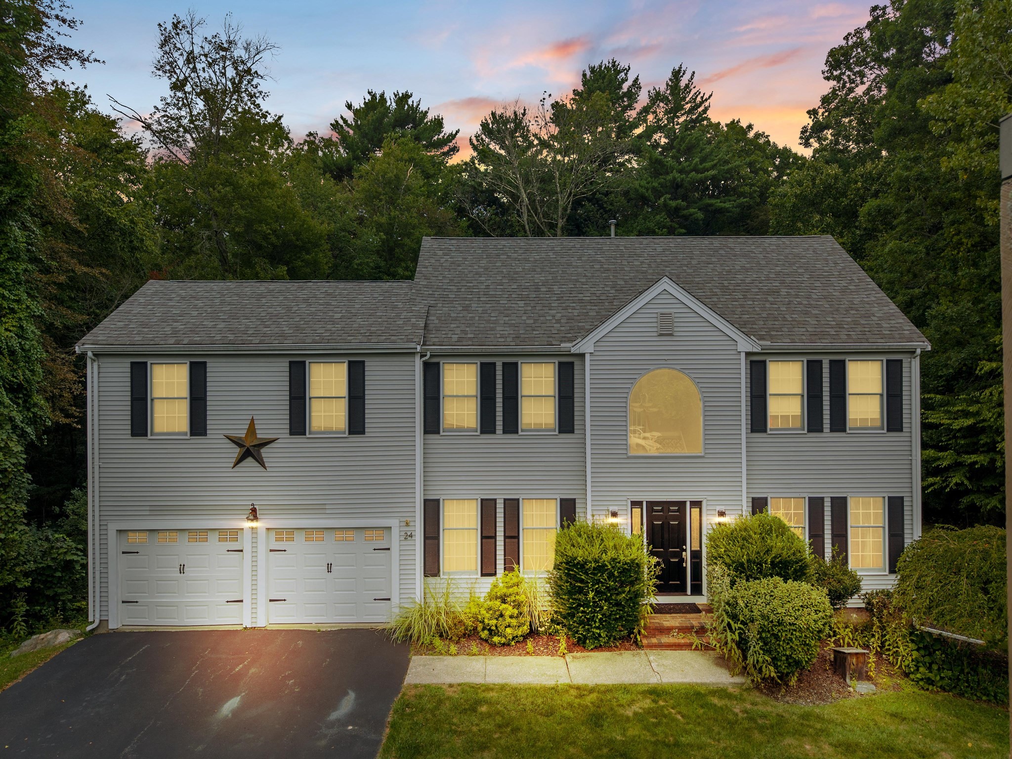 24 Penniman Cir, Stoughton, MA 02072