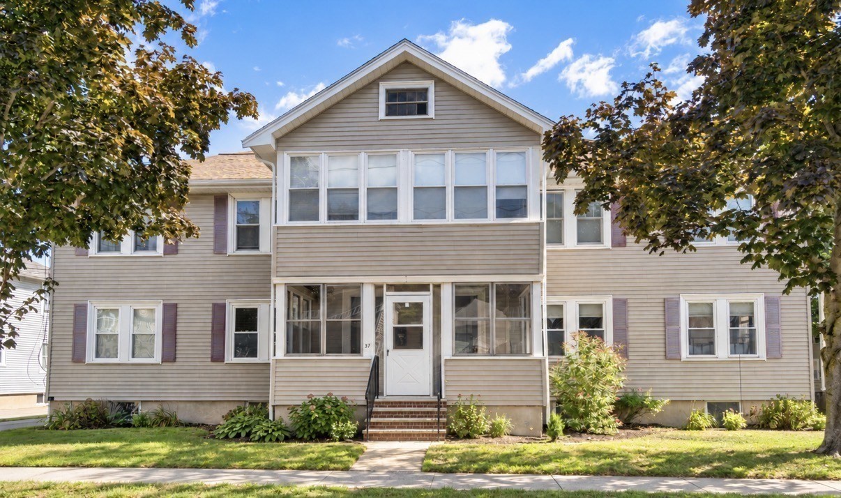 37 Everett St Unit 1, Waltham, MA 02453