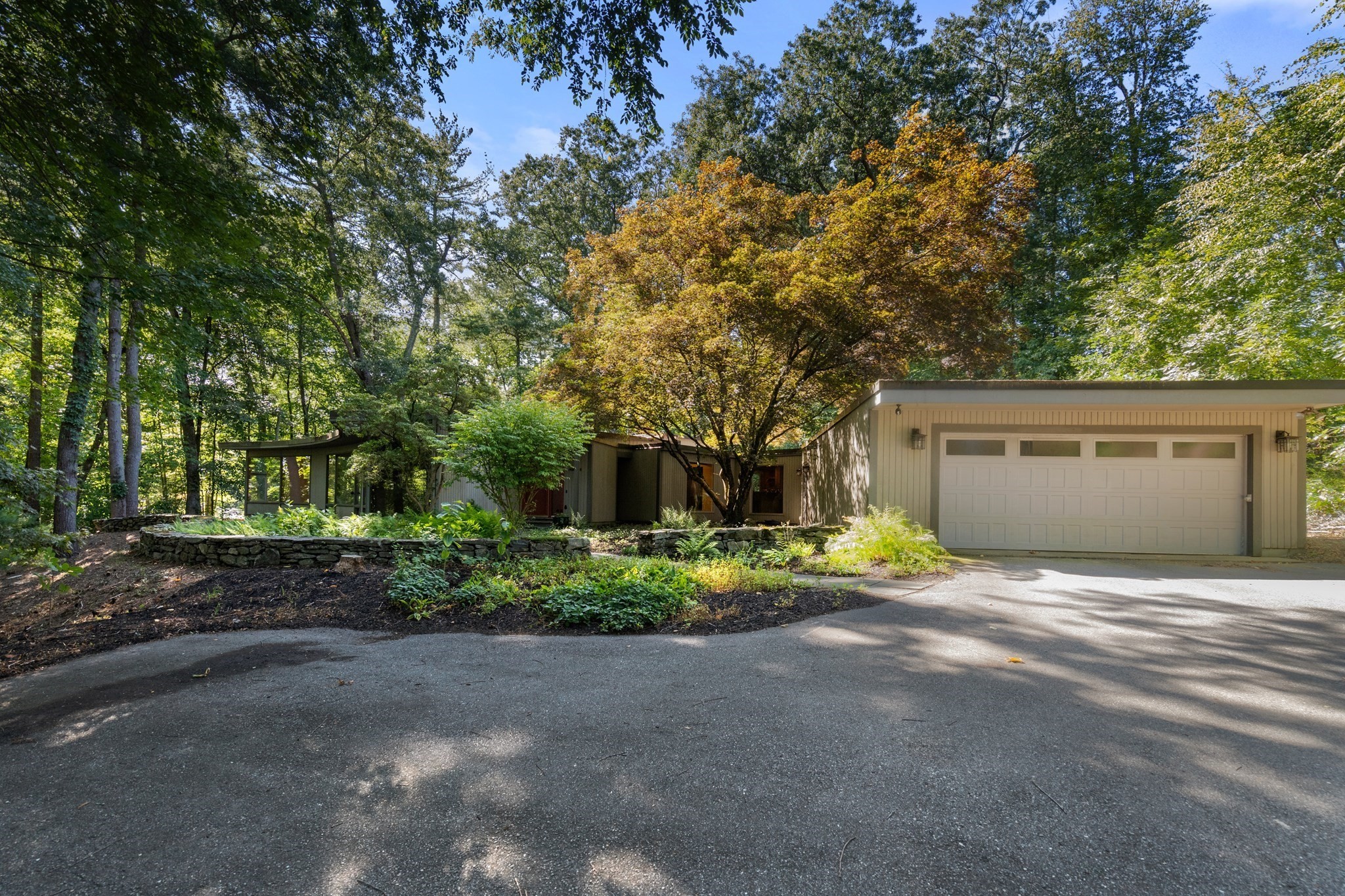 688 Annursnac Hill, Concord, MA 01742