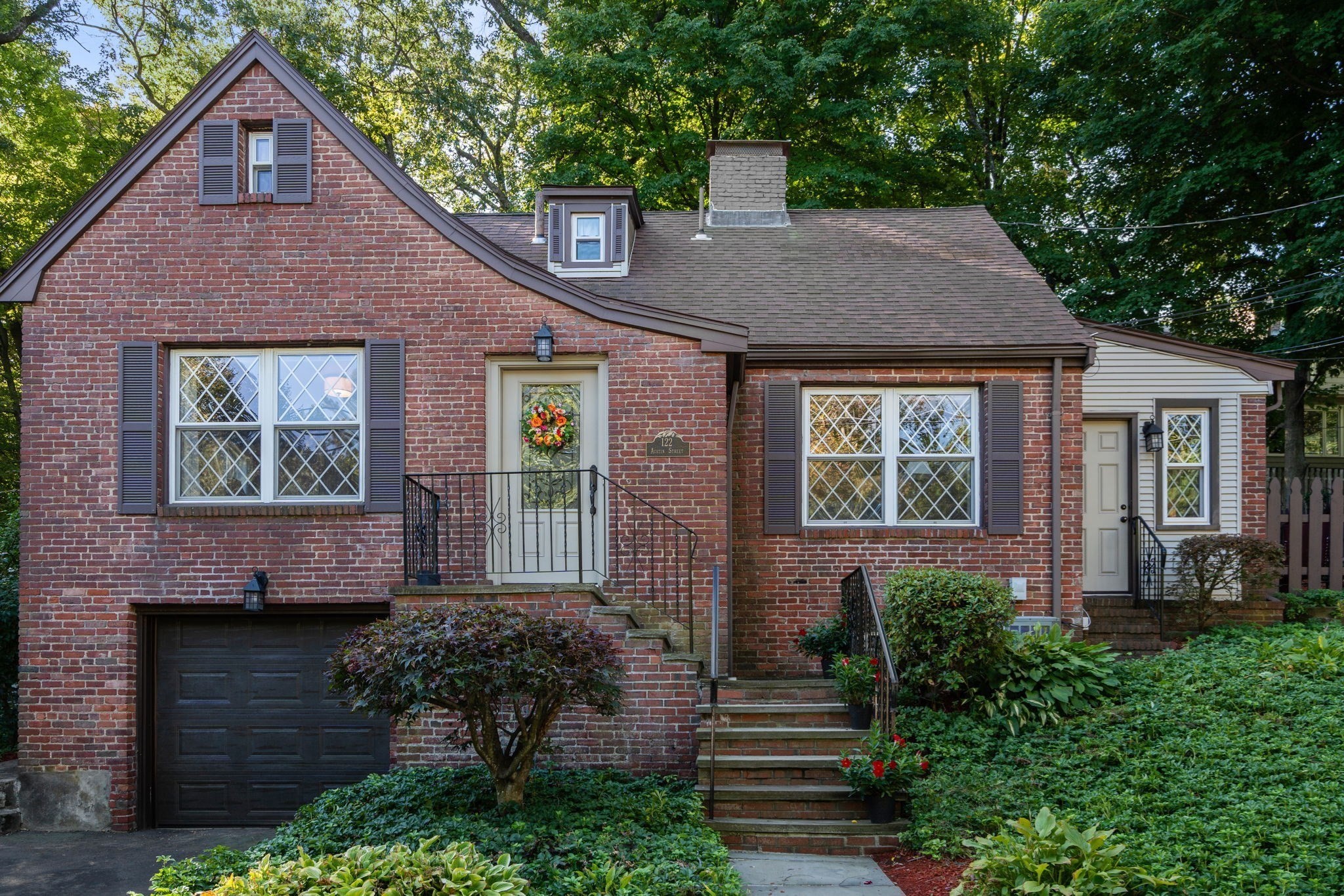 122 Austin St, Newton, MA 02460