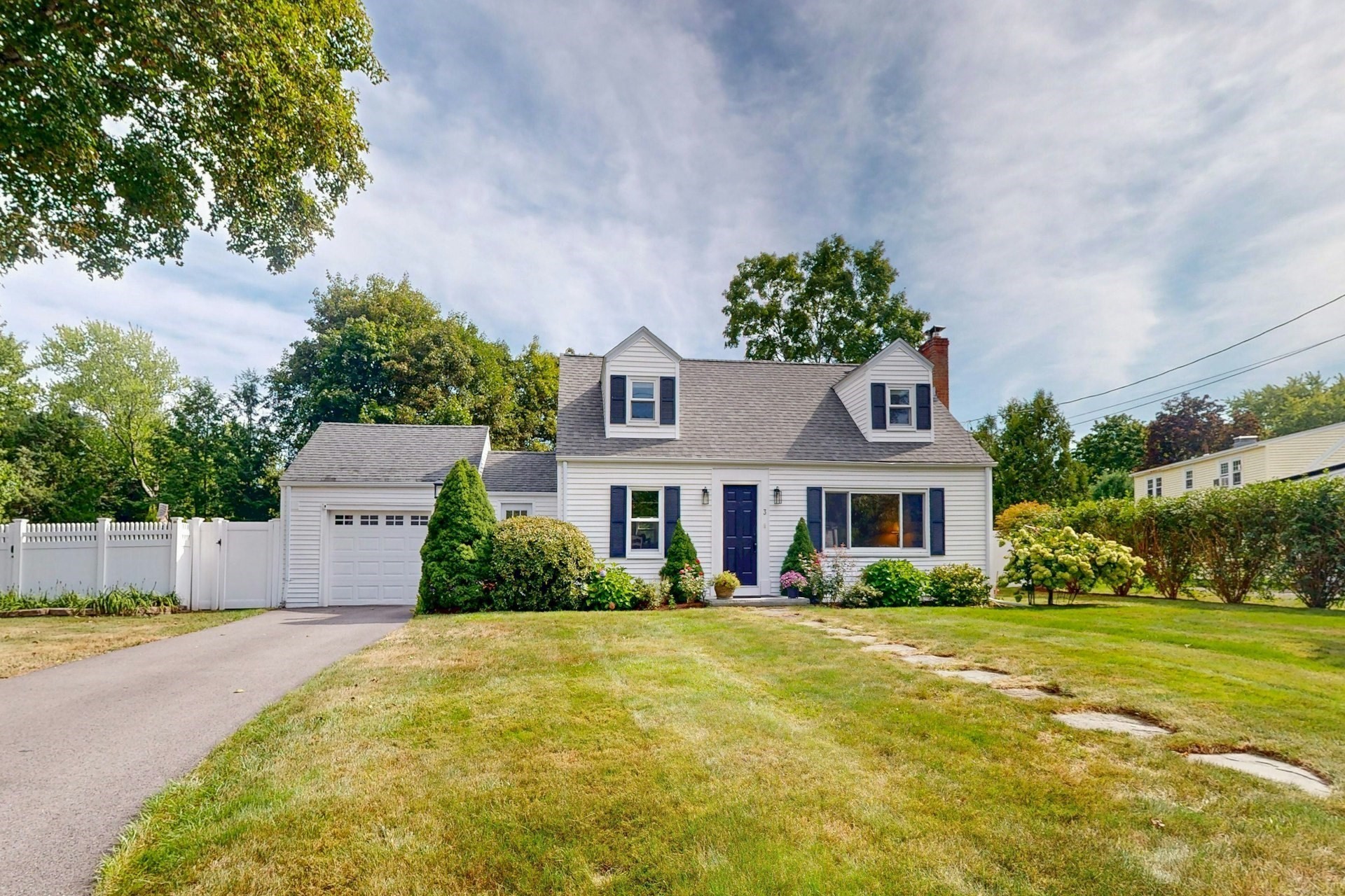 3 Remsen Ave, Medfield, MA 02052